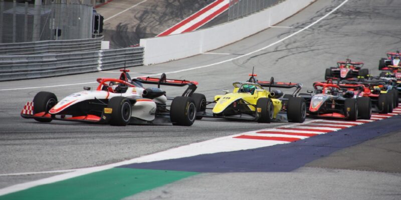 Britská F3 na Red Bull Ringu: Nikita Bedrin jezdil ve své vlastní lize