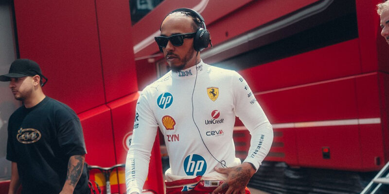 Měli jsme ztrácet šest desetin na kolo, říká vítězný Hamilton