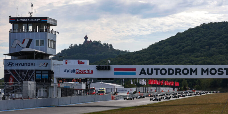 Nabité startovní pole F4 CEZ