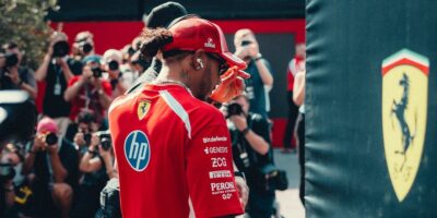 Musíme jít na hranici možností: Hamilton by závody prodloužil