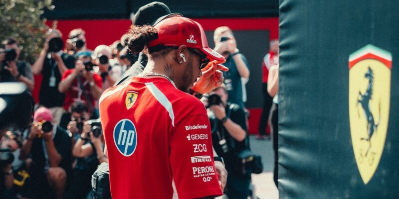 Musíme jít na hranici možností: Hamilton by závody prodloužil