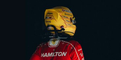 Hamilton se ukázal jako týmový hráč: Bránil Ferrari 8 minut