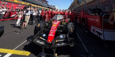 Motivátor Hamilton i po problémech s brzdami burcuje Maranello