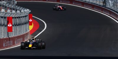 Byli přesvědčeni, že je lepší, když Verstappen ztratí pozice