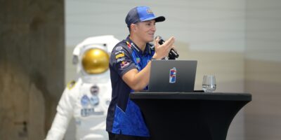 Hadjar přijde o pozice na startu. Red Bull překročil limit