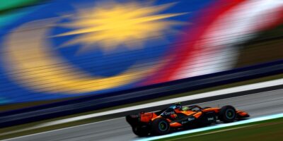 Sepang se vrátil a byla to jízda. Verstappen slaví, Russell smutní