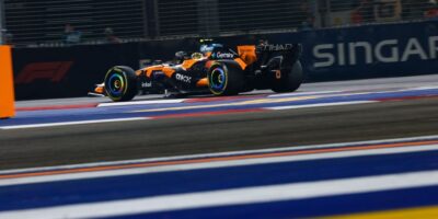 Singapurská jízda: Bottas na kole a Verstappen na vrcholu