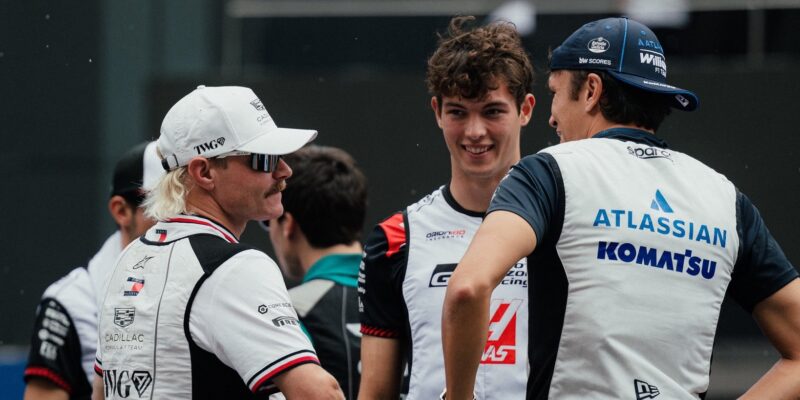 Bottas zvolil speciální dopravu: Cestu do Singapuru urazí na kole