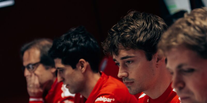 Vítězství Maxe ve Ferrari? Čirý nesmysl, říká Leclerc Hadjarovi