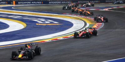 Sprint VC Singapuru: Verstappen zvítězil, Russell havaroval a katastrofa McLarenu